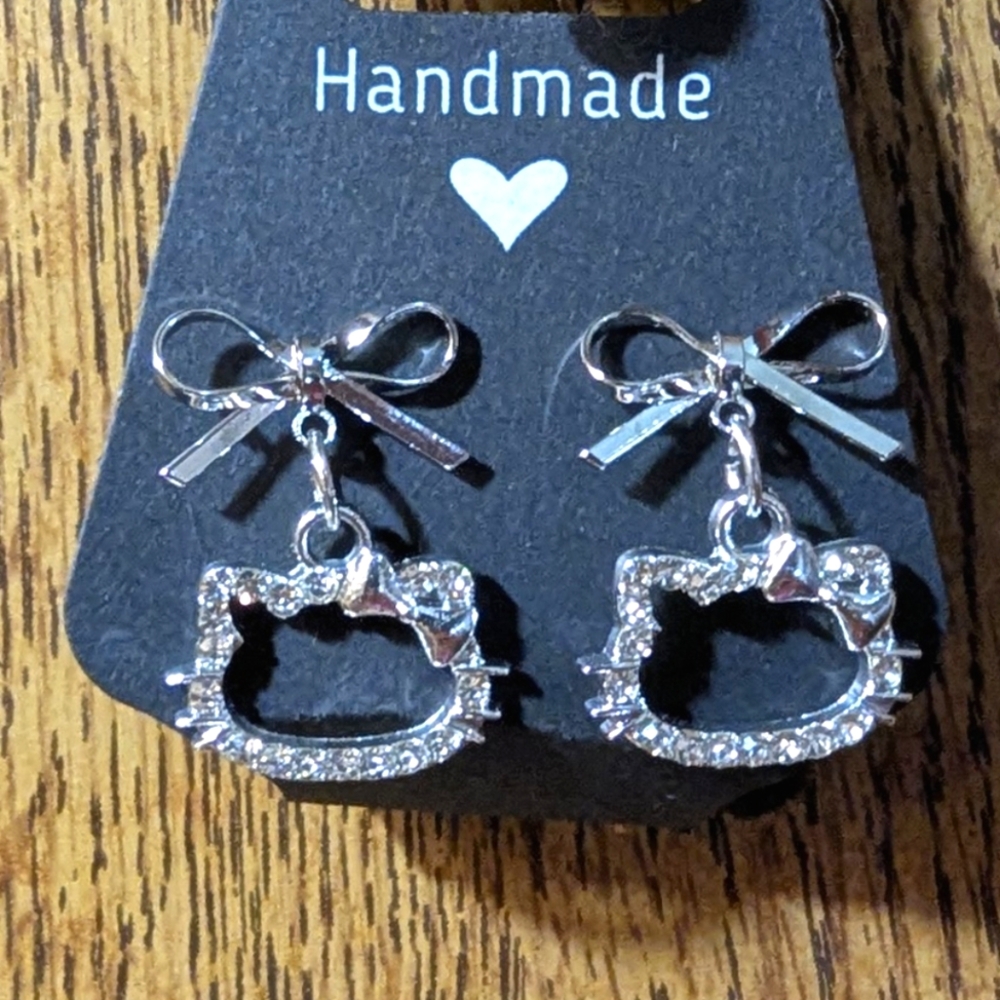 💖HOST PICK💖Handmade Silver And Rhinestone Cat Head Earrings